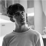 Estudiante de Ingeniería Mecánica de segundo año en la UFV y graduado en Bachillerato Internacional.